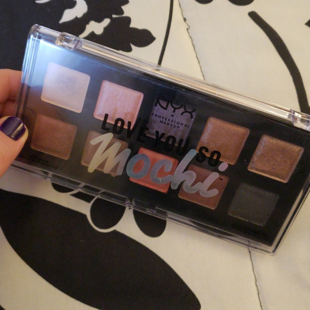 NYX love you so MOCHI shadow palette